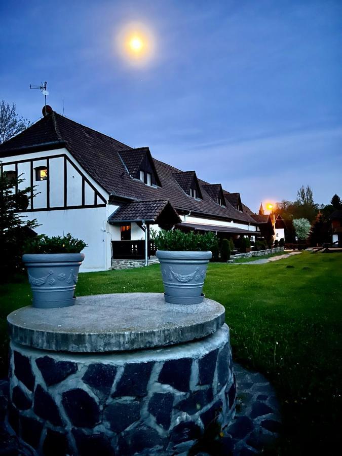 Hotel Jiricna Сушице Экстерьер фото