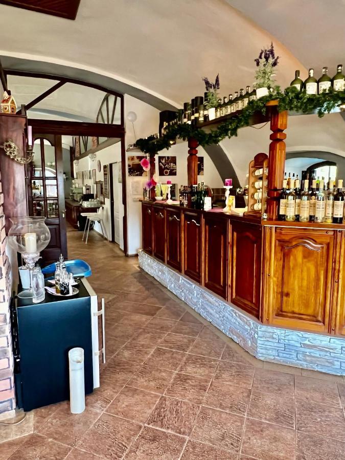 Hotel Jiricna Сушице Экстерьер фото