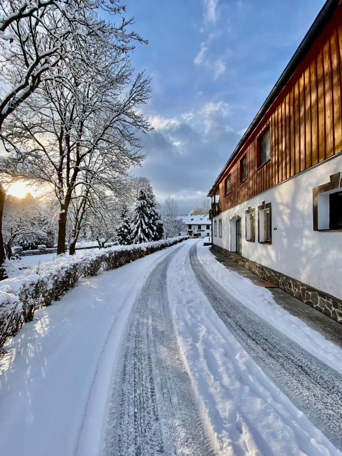 Hotel Jiricna Сушице Экстерьер фото