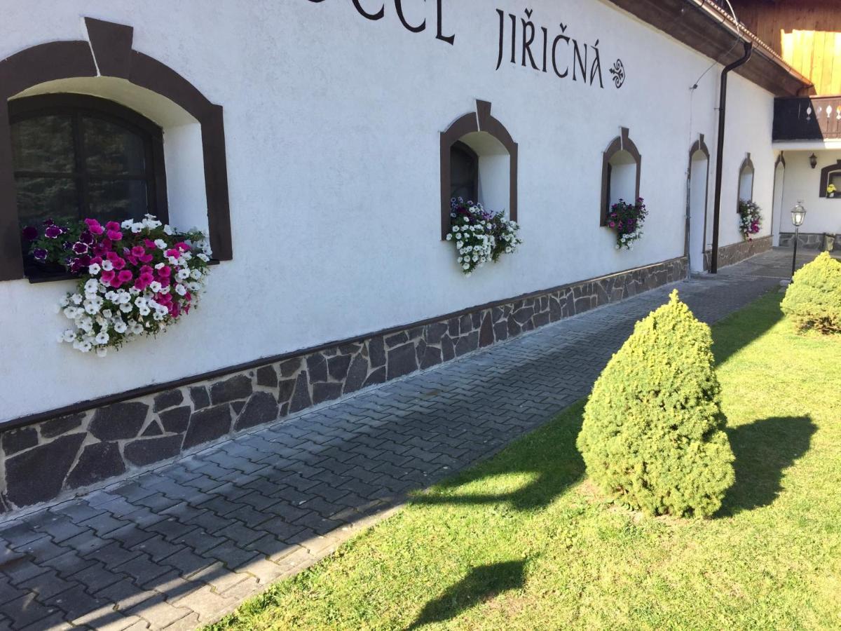 Hotel Jiricna Сушице Экстерьер фото